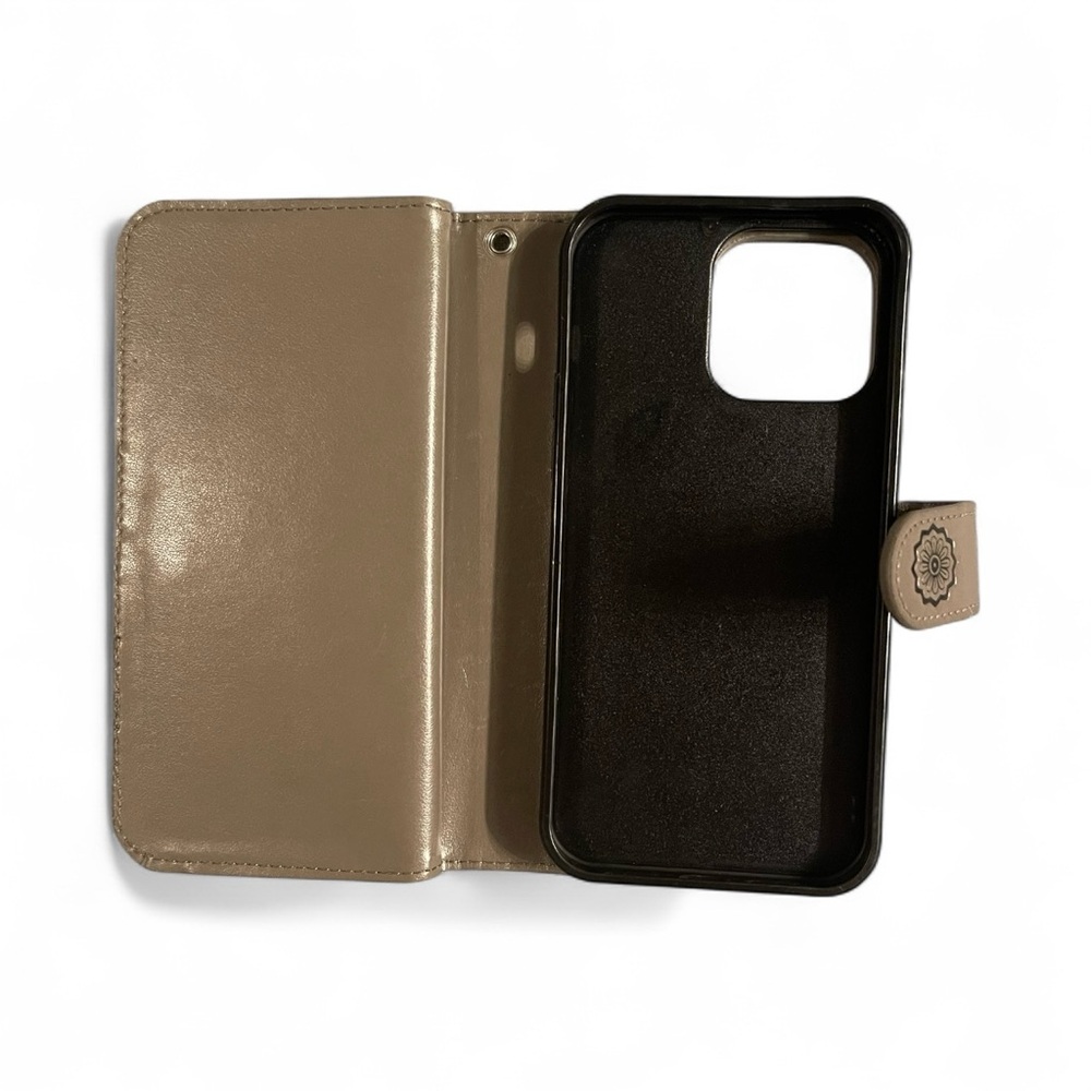 IPhone 12/12 Pro Mandala Embossed Olive Wallet + Detachable Case - Picture 2 of 5
